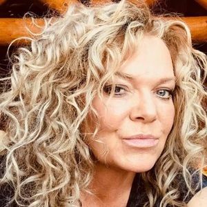 Meet your Posher, Mandy